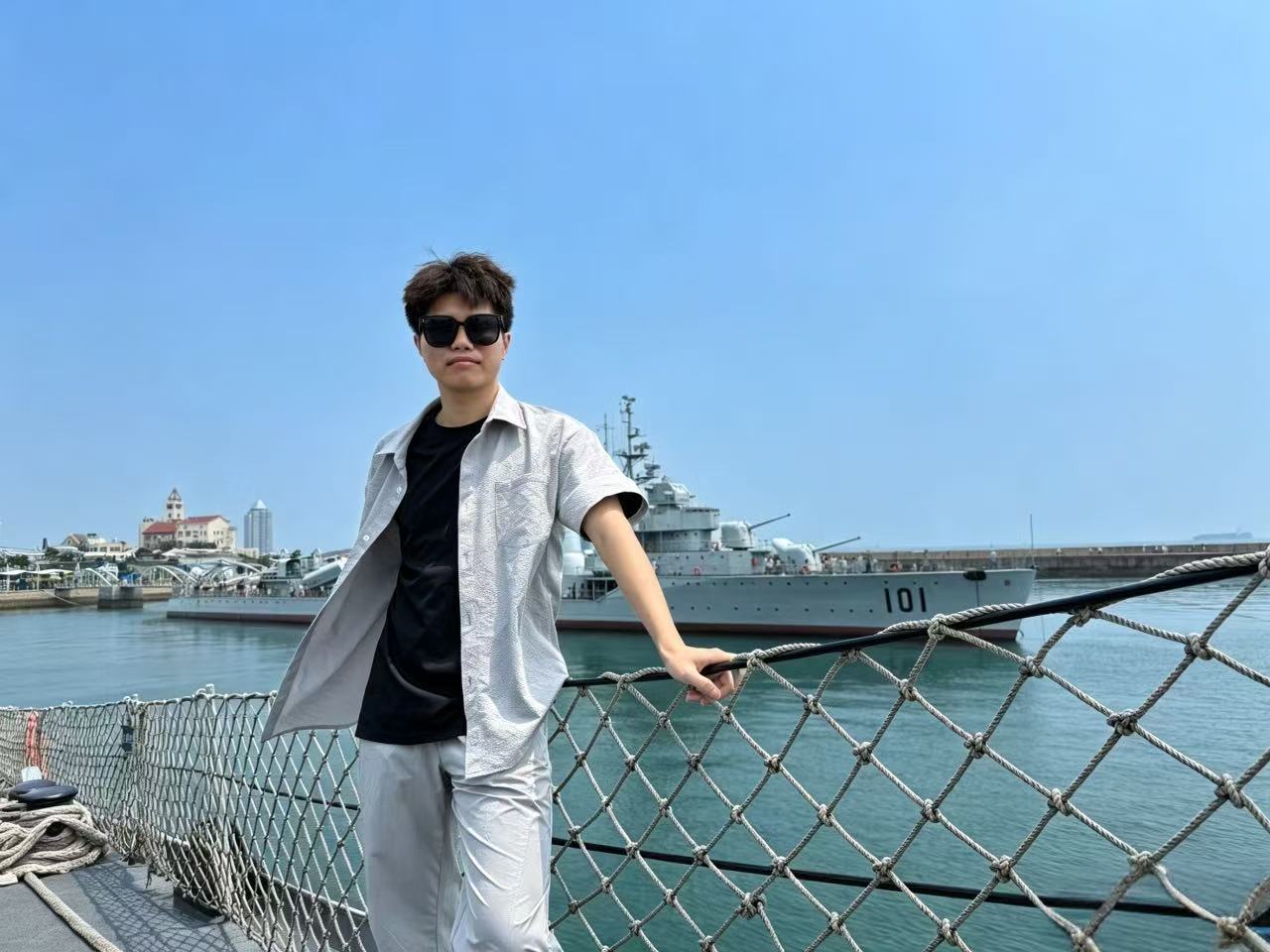 刘腾在青岛海军博物馆